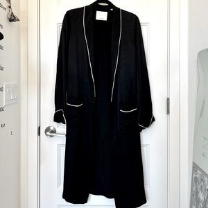 Sleek silky material trench coat (bathrobe style)